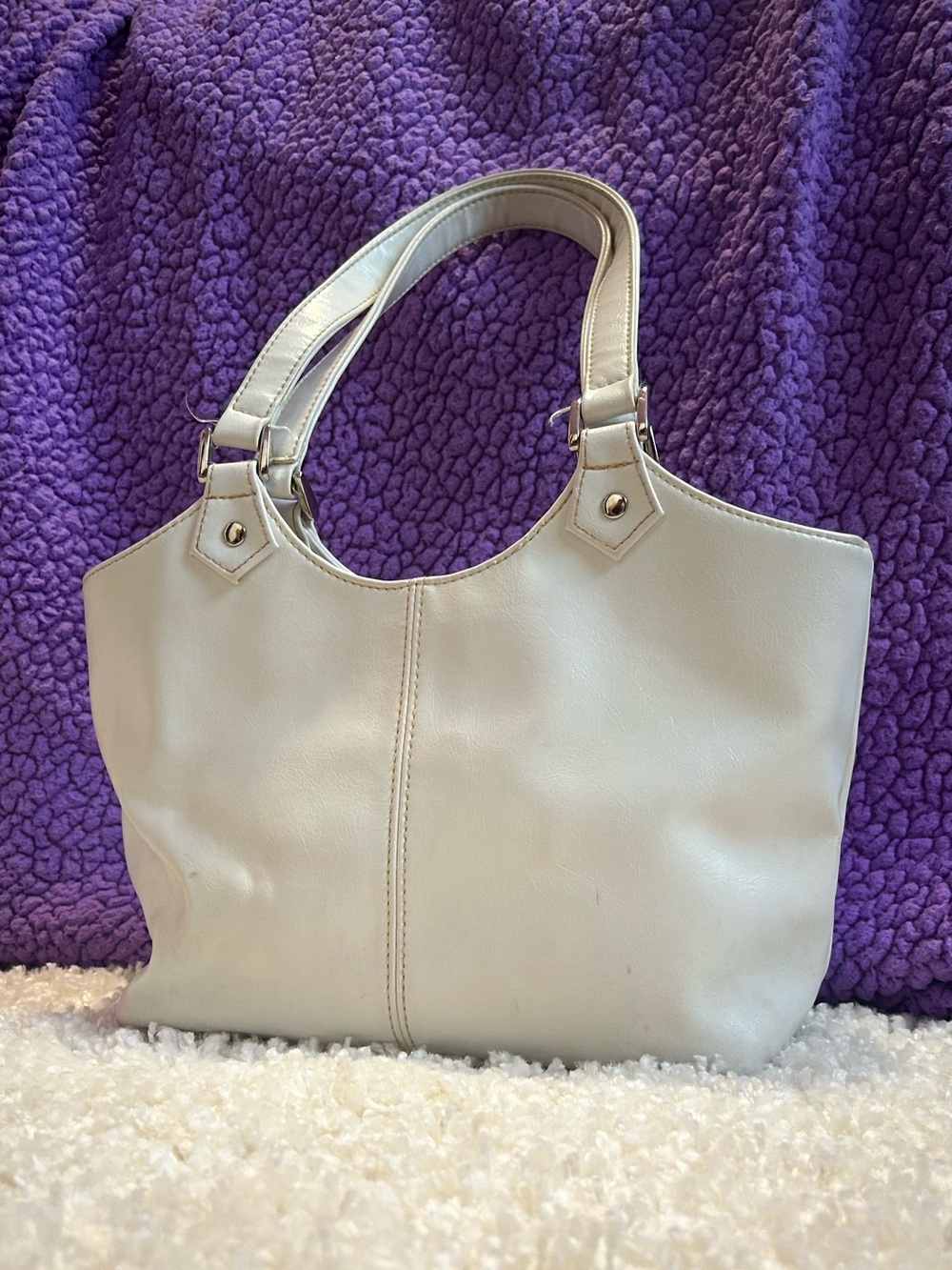 St. John’s Bay White Handbag with Mirror Pouch